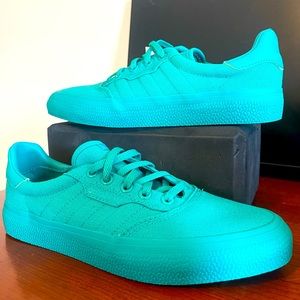 -NEW- Adidas Glory Green Size 6 1/2 Men